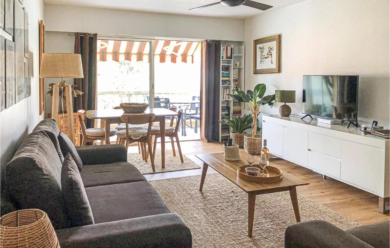 1 Bedroom Gorgeous Apartment In Saint-Raphael Boulouris-sur-Mer 0*,